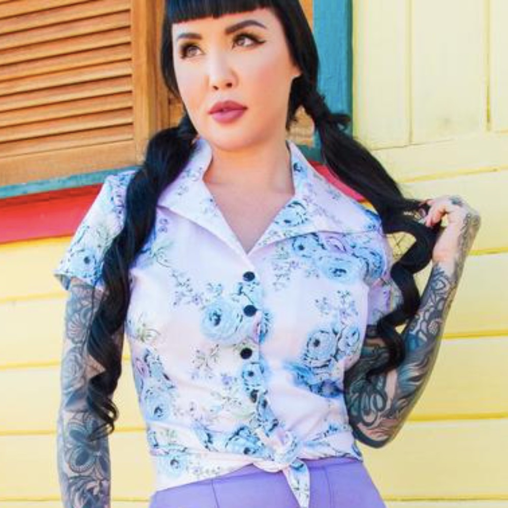 LAURA BYRNES CALIFORNIA RIDLEY TOP IN BLUE ROSE